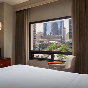 Queen Guest Room City View